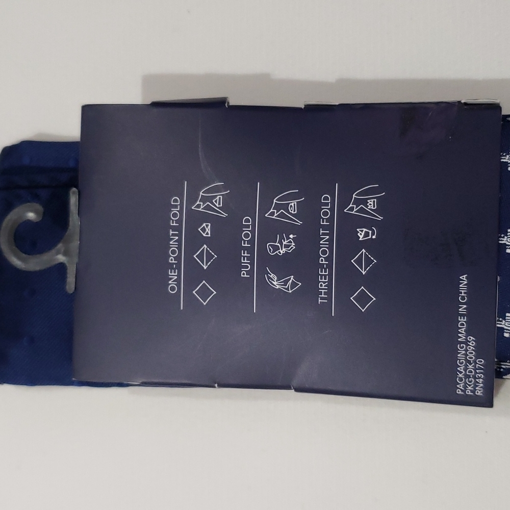 DOCKERS & POCKET SQUARE OS - Picture 4 of 7